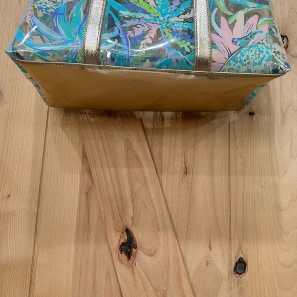 Lilly Pulitzer Clear PVC Sweet Escape Print Tote Flora Beach Bag Gold Trim - Picture 5 of 16